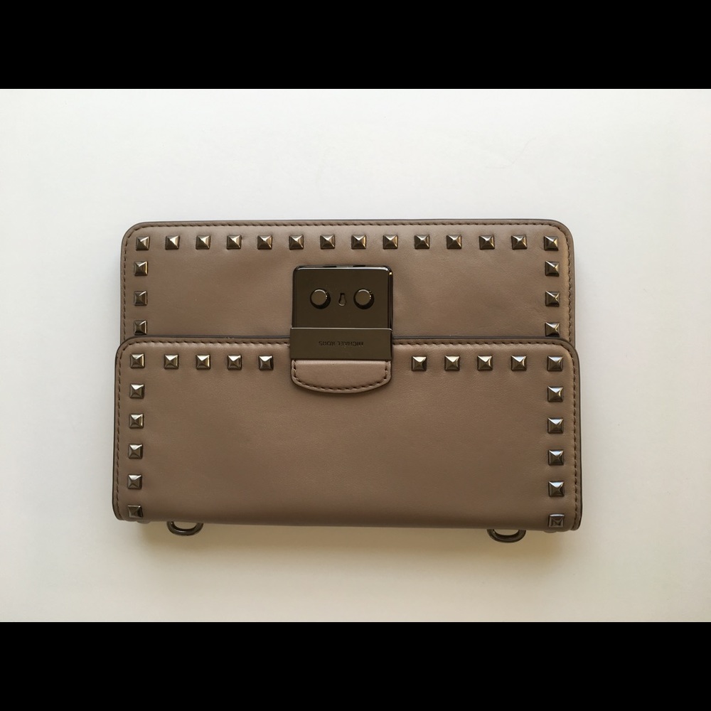 ❌SOLD❌ Michael Kors Clutch Crossbody l